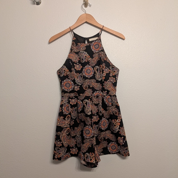 Cute Patterned Romper - Picture 2 of 5